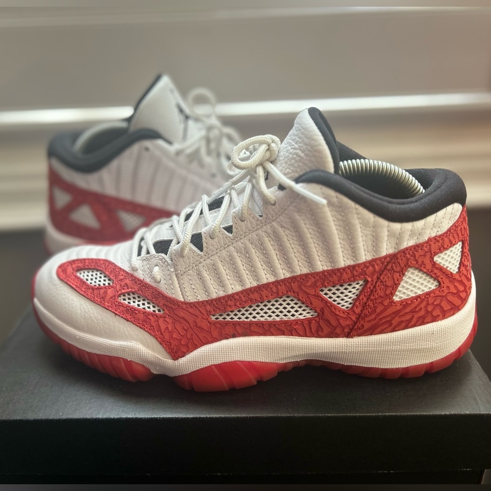Jordan 11 Retro IE Chicago Men’s Size 9 Sneakers 2017 Release 👟🔥